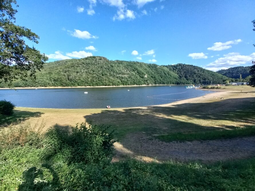 Baignade au lac de Confolant